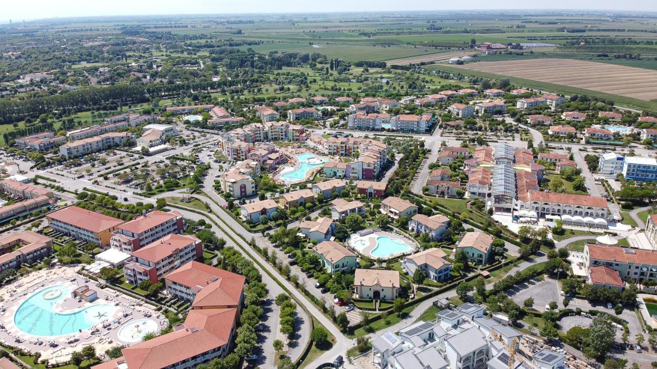 Altanea Apartments Con Piscina Caorle Exterior photo